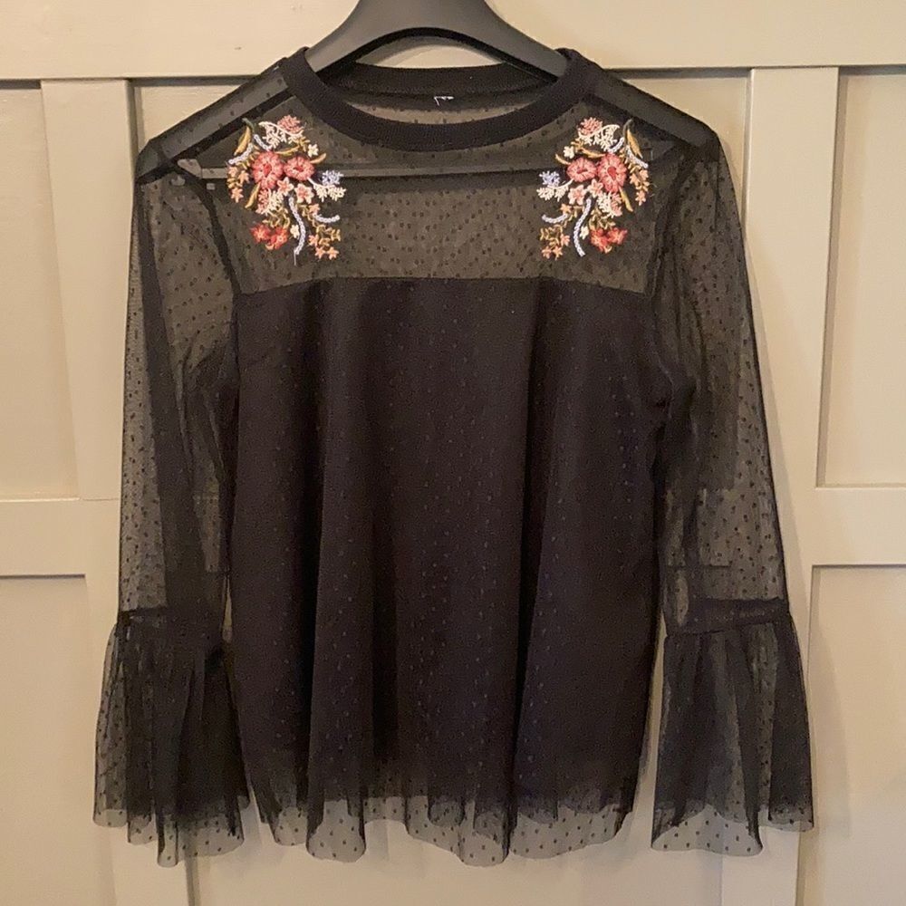 𝅺XHILARATION Embroidered Sheer Long Sleeve Top Size Small